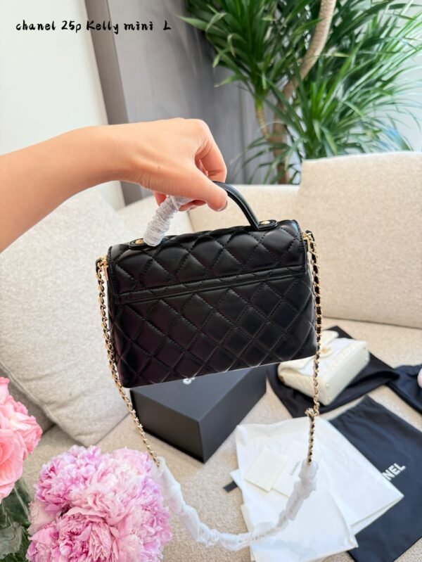 CHANEL 25P Gold Metal Chain Decoration Quilted Lambskin Crossbody Tote Small Women's Black - 图片 4